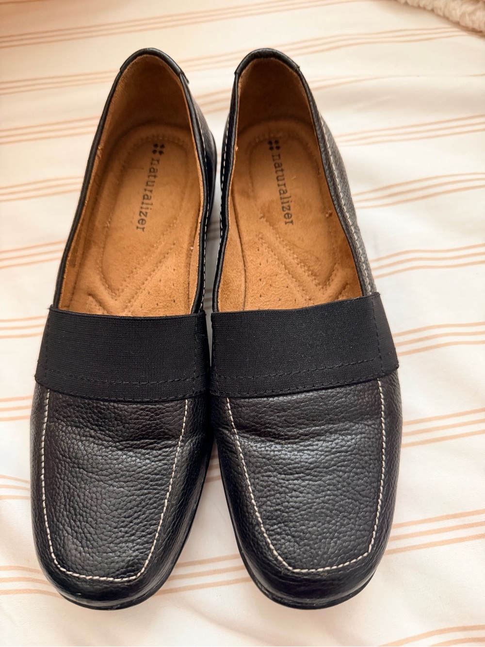 Naturalizer Black Leather Elastic Band Slip-Ons